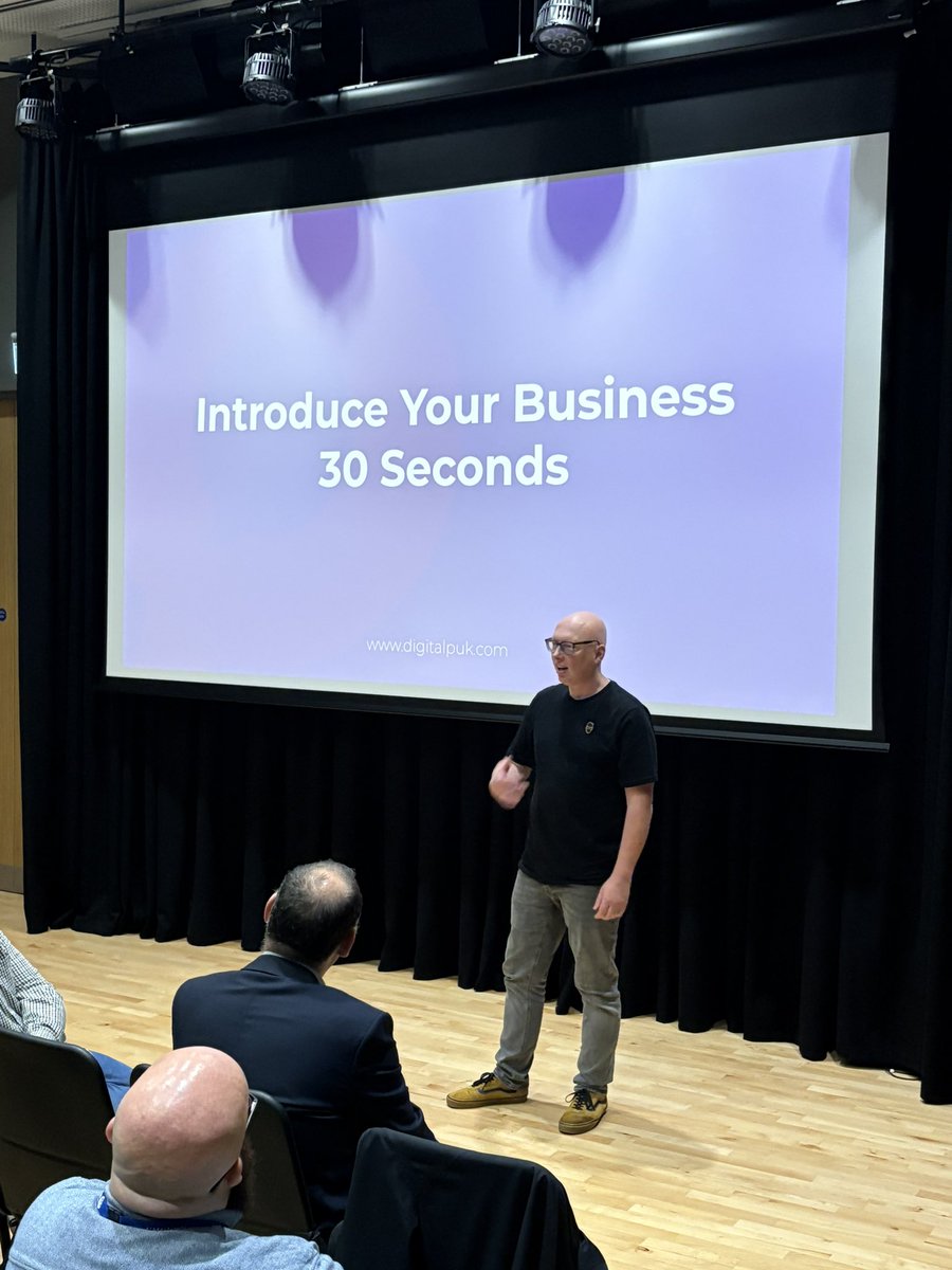 Fforwmbusnes's tweet image. Mae&apos;n amser am gyflwyniadau busnes!

Pwy ydych chi, beth ydych chi&apos;n ei wneud, sut y gallwch chi helpu&apos;r fforwm a sut i gysylltu â chi – y pedwar cwestiwn y mae aelodau&apos;r fforwm yn eu hateb ar y llwyfan.

#BridgendBusinessForum 
#CreativeNetworking #NetworkingEvent