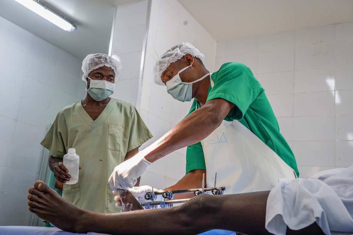 Les violences armées en #Ituri entrainent de profondes séquelles psycho-sociales comme la dépression, au-delà des blessures physiques. Face aux difficultés d'accès aux soins pour les victimes, MSF fait de la santé mentale un pilier essentiel de sa réponse➡️t.ly/j_nOc