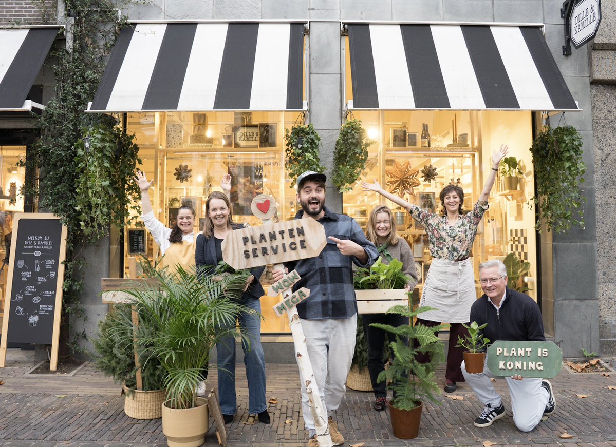 Dille &amp; Kamille sluit haar deuren op Black Friday en kiest bewust voor Green Friday. Met een telefoontje naar De Plantenservice, zijn er gratis zakjes kruiden- of bloemzaad voor de deur op te halen 

#Dille&amp;Kamille #BlackFriday

fonkmagazine.nl/artikelen/sust…