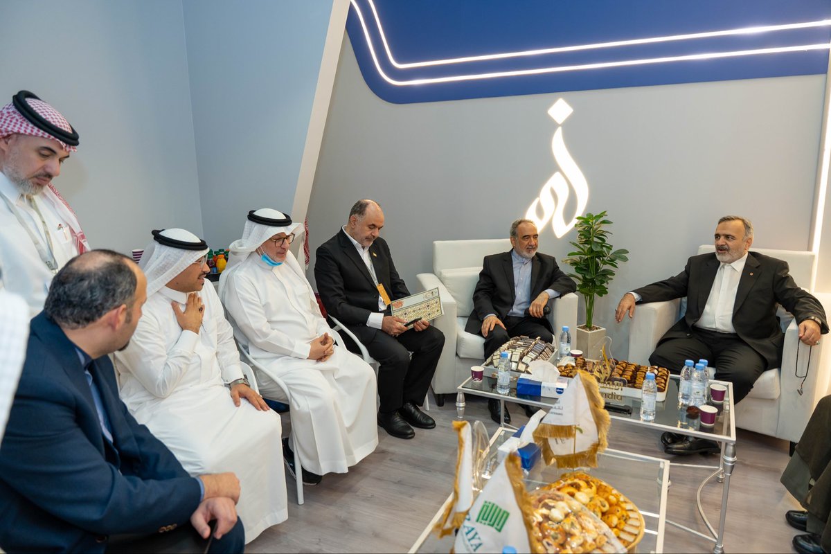 Alafandiasa's tweet photo. استمرارًا لأيام مليئة بالشغف والتفاعل
نشارككم صور اليوم الثالث من مشاركتنا في مؤتمر الحج والعمرة 2025، حيث الإلهام والتجديد في خدمتكم. #التميز_في_التعدد #مؤتمر_ومعرض_الحج
#من_مكة_إلى_العالم #الافندية #مكة_المكرمة #الحج https://t.co/RW2zitmudf