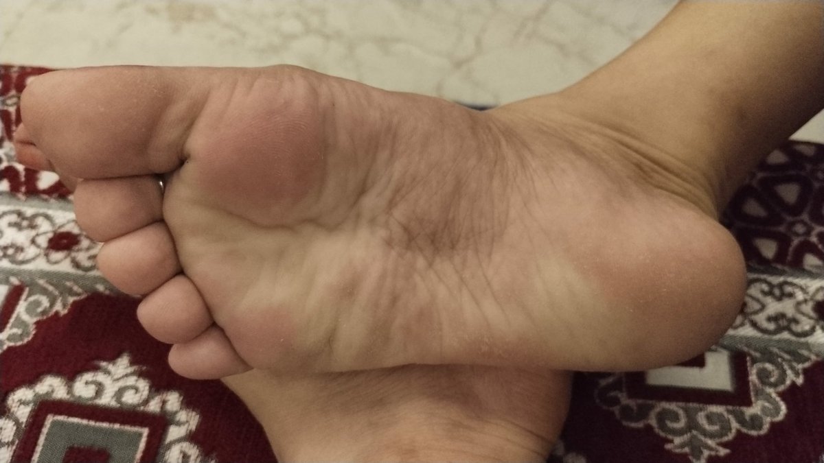 DomShalini's tweet photo. Dm for foot pics of ur indian dom lady Me and have videos of me crushing slave... DM to purchase stuffs #feetworshi̇p #feetfetısh #feetِ #India #domination https://t.co/xLnR5f9wu7