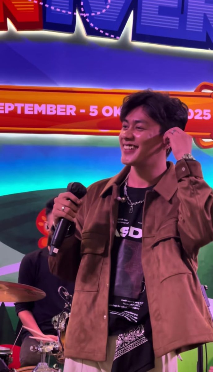 zivellyy's tweet photo. fangirling☝🏻 nonton video nyanyi atau video lucu idola akuu, ngehype idola, atau sekedar bahas idola ke temen yang ngestan jugaa. stan kenriz dan kyungsoo sangat membuat hari-hari ku happy dan bikin full energi lagi kalo capek habis kuliah🌷🧚🏻‍♀️ https://t.co/udMN0ptdt9