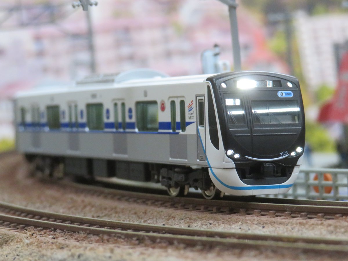 Model_Greenmax's tweet image. 《メーカー在庫僅少でのご案内です》
#東急3020系 新幹線ラッピングトレイン。
#新横浜線 の開業1周年記念と、「enjoy WEST」のプロモーションにより新幹線のカラーリングを模したデザインとなった3123編成が運転されています。
↓詳細はコチラ
greenmax.co.jp/gm-product/507…