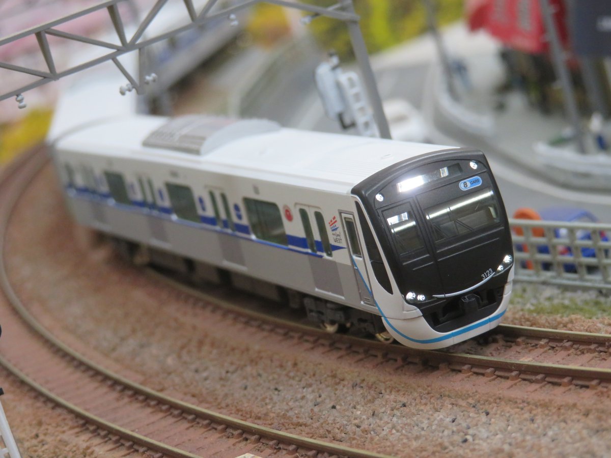 Model_Greenmax's tweet image. 《メーカー在庫僅少でのご案内です》
#東急3020系 新幹線ラッピングトレイン。
#新横浜線 の開業1周年記念と、「enjoy WEST」のプロモーションにより新幹線のカラーリングを模したデザインとなった3123編成が運転されています。
↓詳細はコチラ
greenmax.co.jp/gm-product/507…