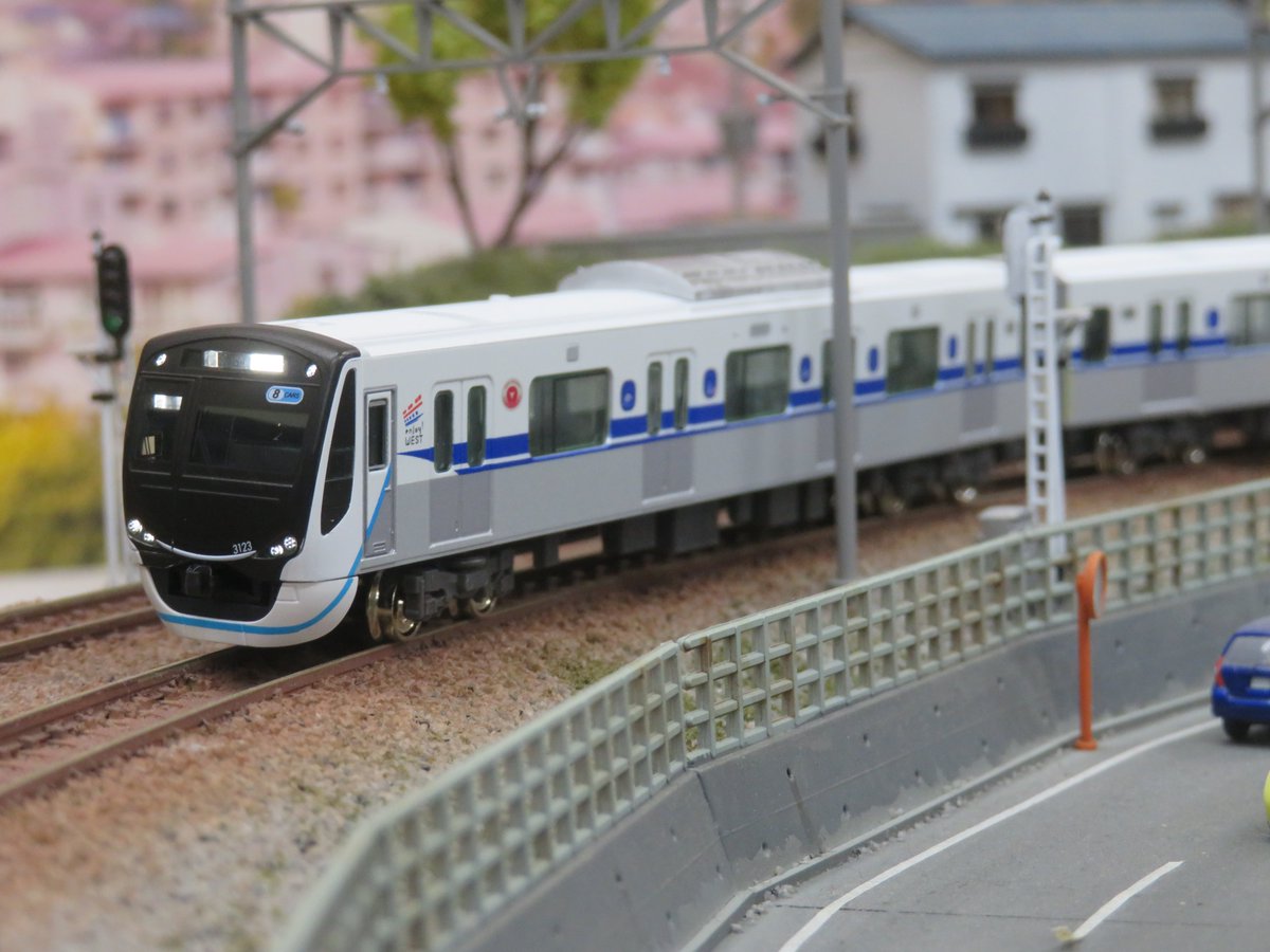 Model_Greenmax's tweet image. 《メーカー在庫僅少でのご案内です》
#東急3020系 新幹線ラッピングトレイン。
#新横浜線 の開業1周年記念と、「enjoy WEST」のプロモーションにより新幹線のカラーリングを模したデザインとなった3123編成が運転されています。
↓詳細はコチラ
greenmax.co.jp/gm-product/507…