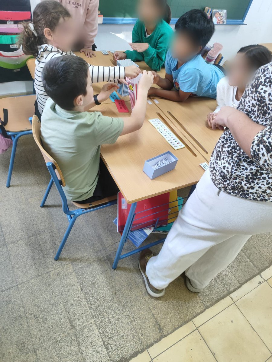 En 3°E.P, gracias a familias voluntarias y junto a la maestra Cristina M, el alumnado👫👭 ha puesto en práctica competencialmente el contenido trabajado en las áreas de lengua🗣️ y mates🔢.Nuestros grupos interactivos están yendo fenomenal 

#Comunidadesdeaprendizajesevilla