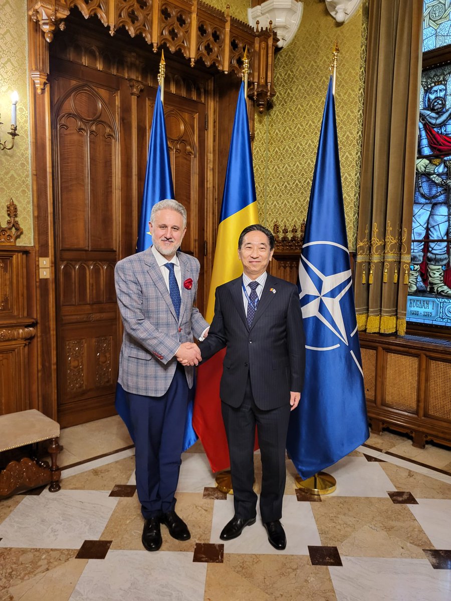 I had a substantive discussion with the Ambassador of Japan, Takashi Katae, at the Cotroceni Palace. Our excellent bilateral relations 🇷🇴- 🇯🇵, confirmed by a vibrant Strategic Partnership, were the main topic. Romania and Japan are committed to advancing the political dialogue,