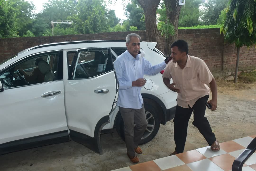 amitneerajpcc's tweet image. भावना का पद सबसे श्रेष्ठ है!
#संस्कार जिसके व्यक्तित्व और रूह में बसती है वह है This Makes me feel Proud for my Leader
@RahulGandhi
@priyankagandhi @SachinPilot
@ashokgehlot51 @GovindDotasra 
@TikaRamJullyINC
@kharge 
@HC_meenaMP 
@NNMeena_INC