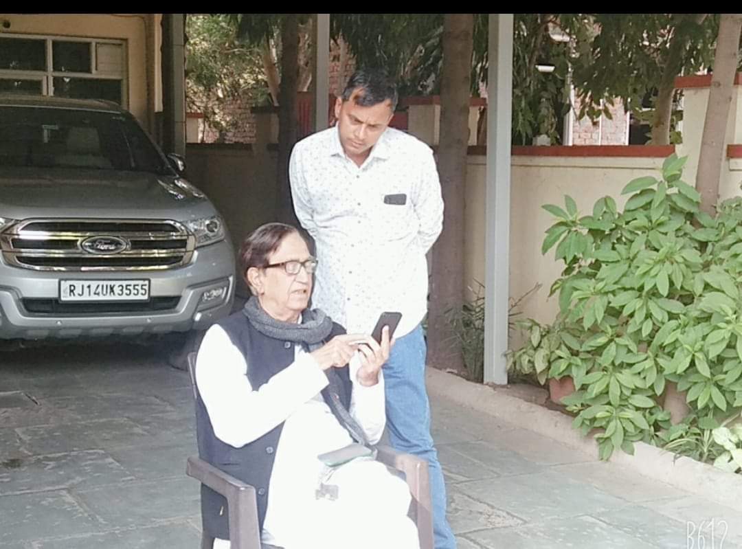 amitneerajpcc's tweet image. भावना का पद सबसे श्रेष्ठ है!
#संस्कार जिसके व्यक्तित्व और रूह में बसती है वह है This Makes me feel Proud for my Leader
@RahulGandhi
@priyankagandhi @SachinPilot
@ashokgehlot51 @GovindDotasra 
@TikaRamJullyINC
@kharge 
@HC_meenaMP 
@NNMeena_INC