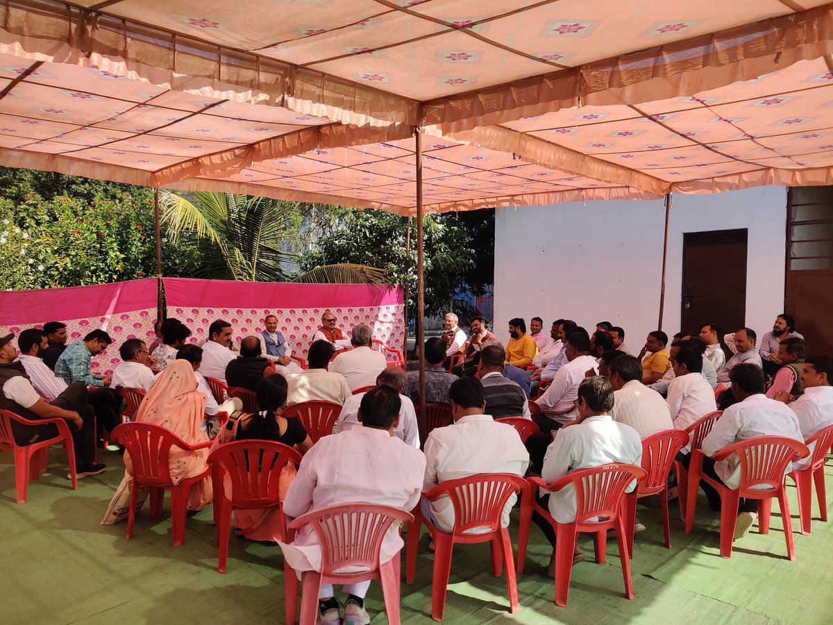 opsakhlecha's tweet photo. स्वनिवास नक्षत्र वाटिका पर विज्ञान भारती के राष्ट्रीय संगठन मंत्री आदरणीय डॉ शिवकुमार शर्मा जी पधारे।

जावद विधानसभा के भाजपा पदाधिकारियों एवं कार्यकर्ता साथियों को आपका मार्गदर्शन प्राप्त हुआ।

@Vibha_India
@Shivkumar_vibha https://t.co/jIX3qxfGfD