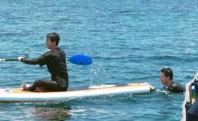 落ちたのかなあ、落とされたのかなあ、わんちゃんみたいに泳いでるジミン可愛すぎない？？？🐶💕︎