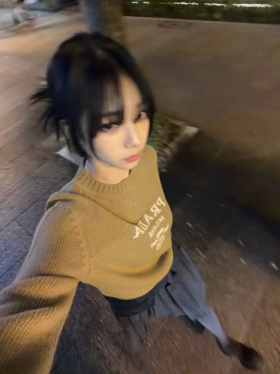 I love it when she takes pictures from this angle 🤭