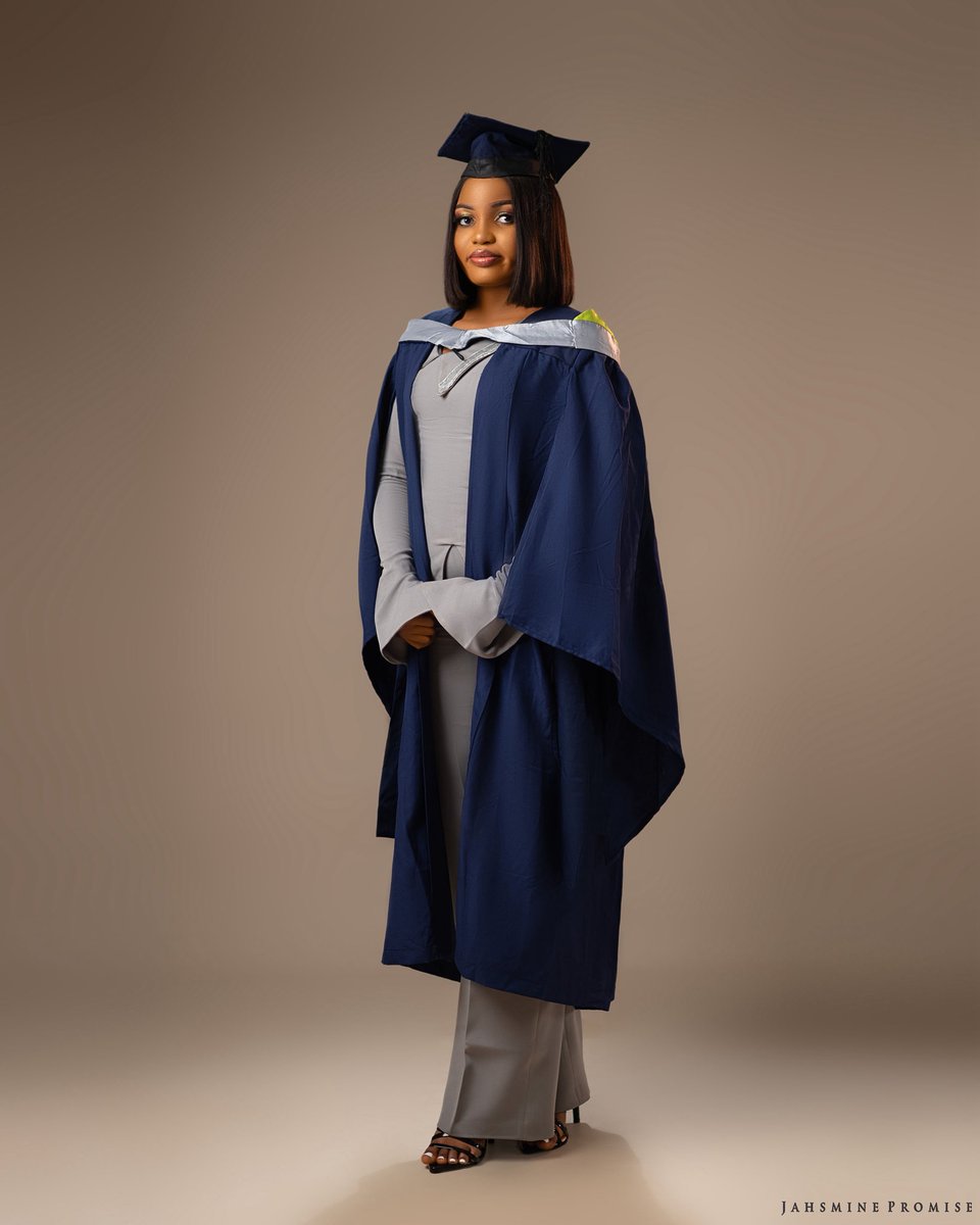 irebami_nancy's tweet photo. Proudly UI’24🎓💕 https://t.co/Xn6F5DDBAV