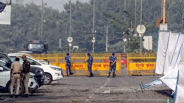 Priyat00's tweet image. &quot;8 आतंकी, 4 शहर, 4 गाड़ियां… दिल्ली ही नहीं, पूरे देश को दहलाने का था प्लान। सुरक्षा एजेंसियों ने बड़ा खुलासा किया। #TerrorAlert #IndiaNews #securityupdate #redfort