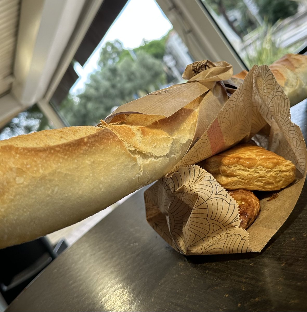 Ajisai45361845's tweet image. おはようございまーす☺️
今朝は4℃⛅️

朝のバゲット🥖かぶりつき💦
は最高🤣

今日も食せるありがたさ🙇‍♀️
お腹が減るって嬉しいね☺️

週なか木曜日
今日も一日ファイティン💪
Have a nice Thursday✨✨
#Baguette