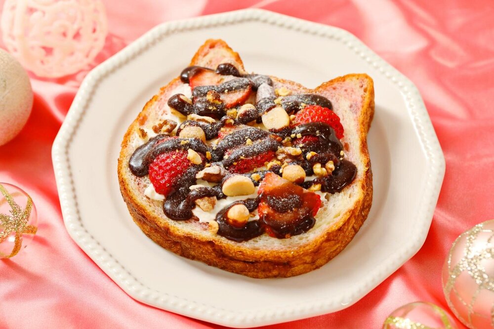 ねこねこ食パン「苺チーズケーキ」のクリスマス限定フレーバー、“粒ジャム入り”甘くミルキーな味わい - fashion-press.net/news/140221