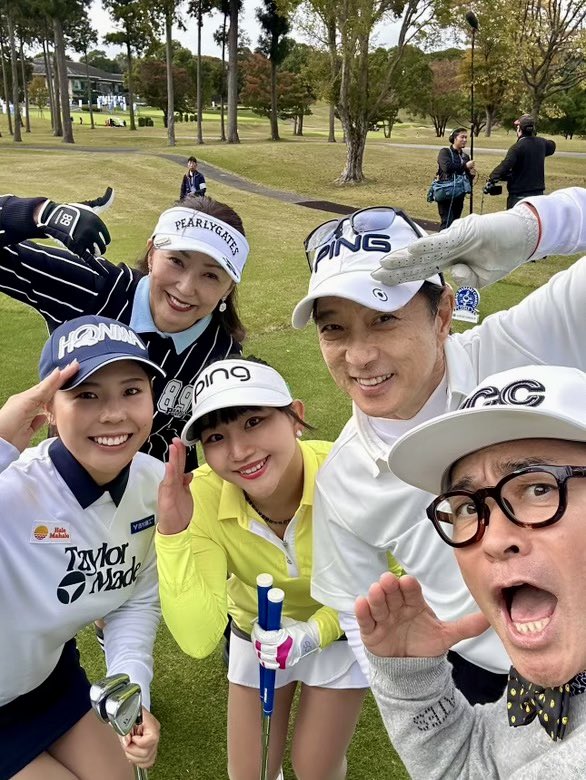 第44回平尾昌晃チャリティーゴルフが

昨日開催されました。

今年も沢山のお客様と芸能人

そして女子プロゴルファーが集い

盛大なチャリティーゴルフコンペ⛳️でした！

今年はドラゴン女子プロの鈴木真緒ちゃんと

同組でラウンドしました😊

さすがトラコンチャンピオンの真緒ちゃん！