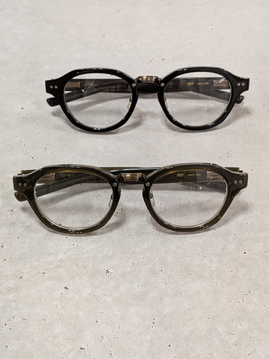 SIOJIRIpowers's tweet image. 999.9の新作
頑丈な造りで強度を確保し見え方への影響も考慮
存在感と重厚感のあるフレームですが、逆Rヒンジのバネ性で見た目よりも重さを感じません
999.9 M-154 8443, 9003 48Φ
#フォーナインズ #メガネのシオジリ