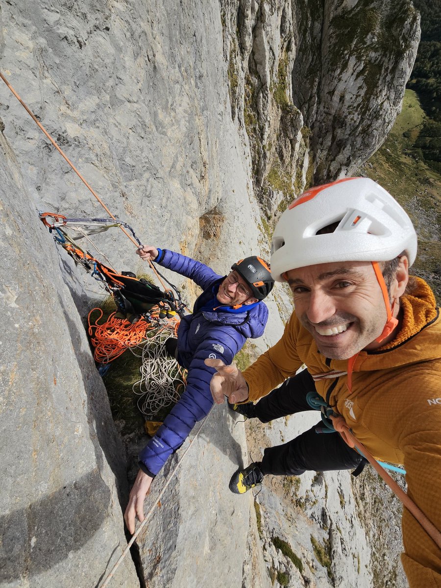 hermanospou's tweet photo. New Route 🙌🙌 VICIOS OCULTOS 7c+?/285m
#rockclimbing #multipitch #cuantomaslejosmasdivertido #poubros
@thenorthface @Petzl https://t.co/Jj59Oaa9iz