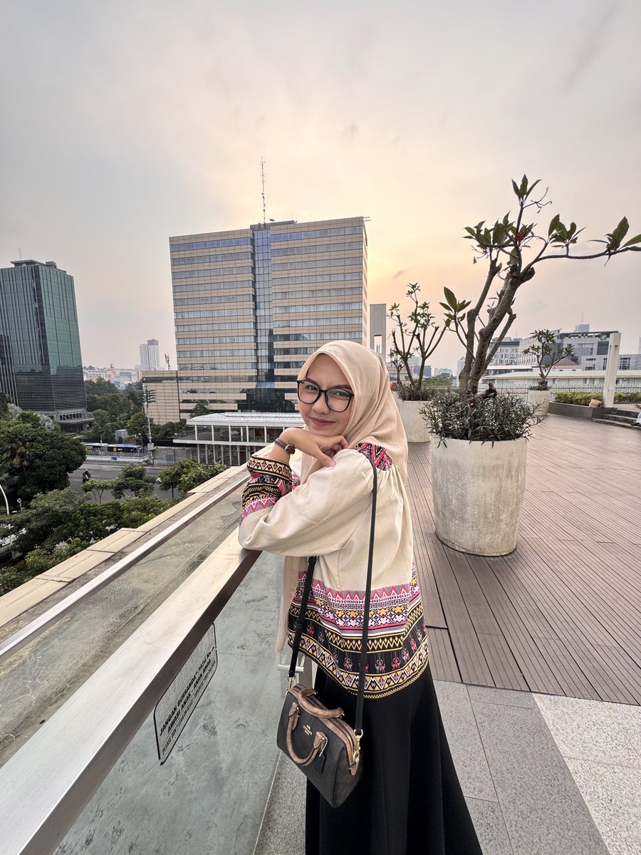 Amruu_'s tweet photo. Ciptaan Tuhan paling indah bersama senja di kala itu. https://t.co/ocPyzNtxhG