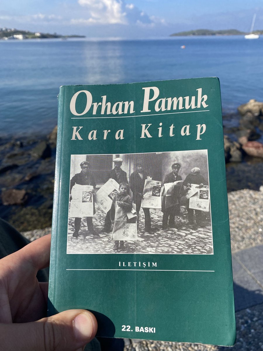 cetn__m's tweet photo. Yeni kitabıma başladım :)

#kitap #karakitap #foça https://t.co/nmBzhjjlEX