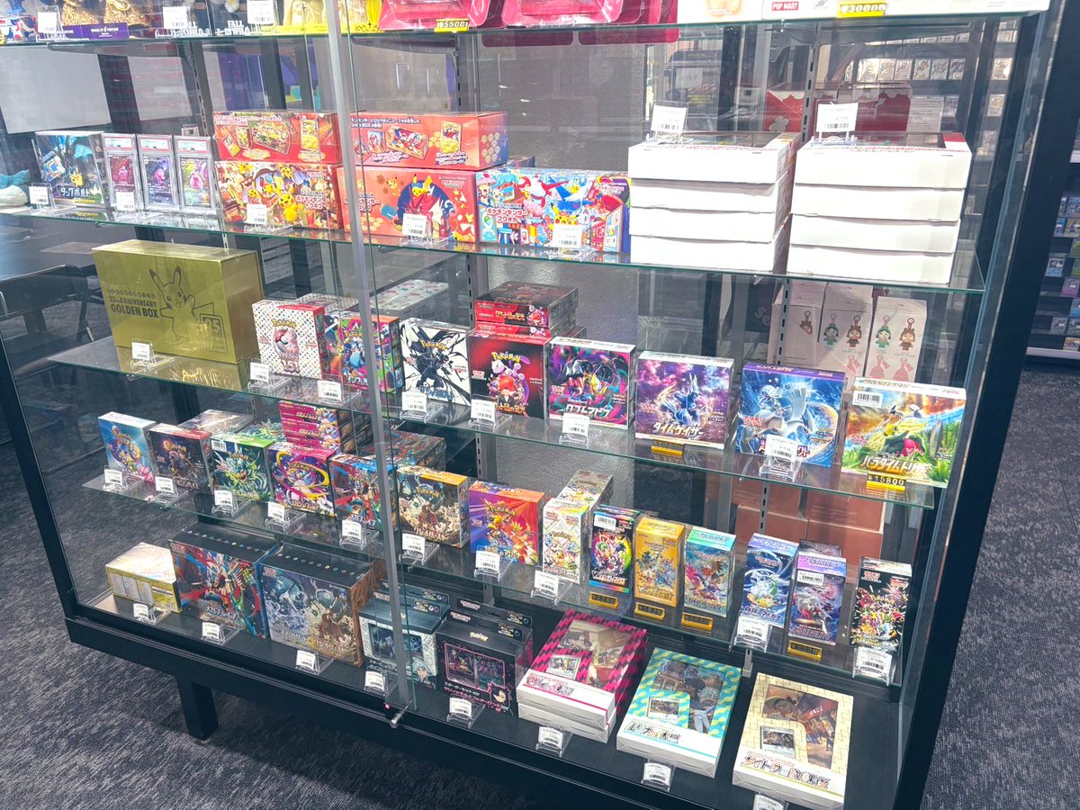 大人気ポケモンカードの 販売もおこなっております✨ 話題のカード