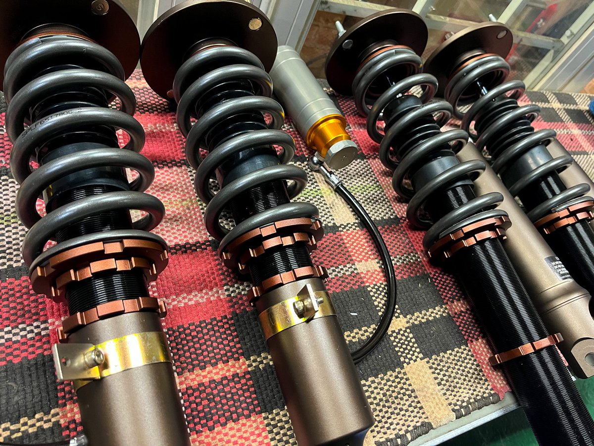 spiritshocks's tweet image. BCNR33

O/H 仕様変更

SPEC-S→フロントのみ サブタンク追加 SPEC-R仕様

街乗り仕様にて製作させて頂いた商品に、オイル容量を増やすためにフロントのみサブタンクを追加しました！