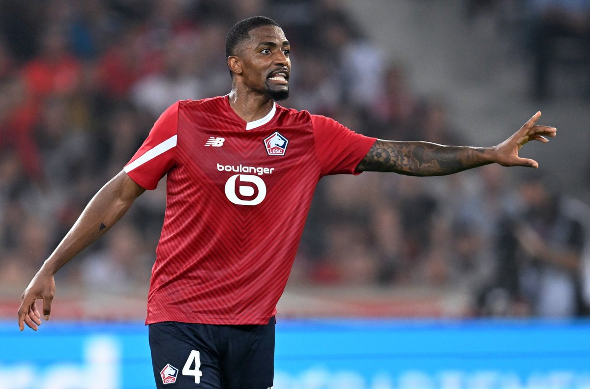 WestHamViews_'s tweet image. Nuno Espirito Santo wants to sign a forward and a centre-back in the January transfer window, with West Ham&apos;s hierarchy set to back their manager.

Franculino Dju of FC Midtjylland and Alexsandro of Lille both have interest from the Hammers.

[@RyanTaylorSport] #WHUFC #COYI