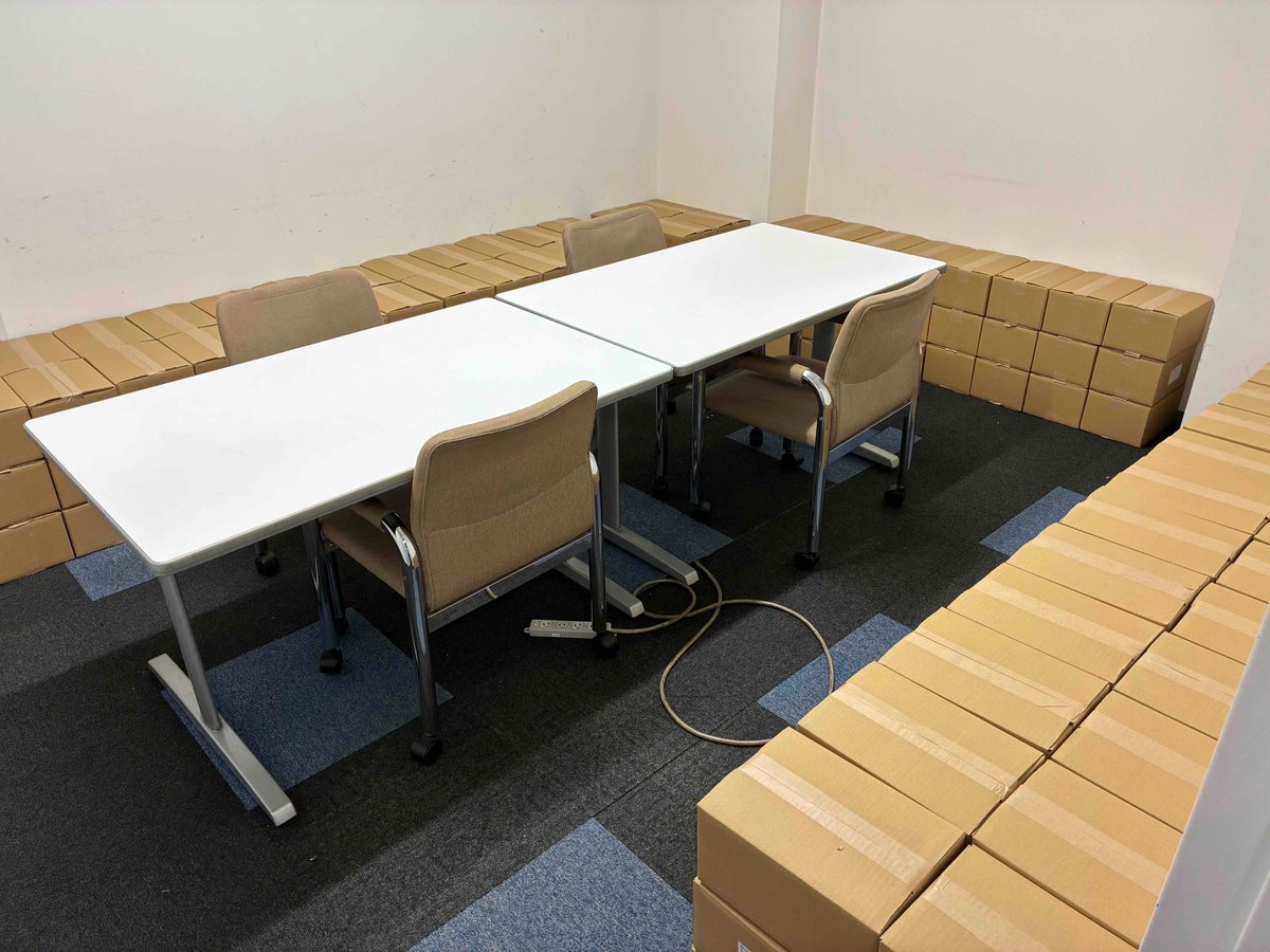 【販売中】『Fate/Zero 星海社創立15周年記念 限定愛蔵版』が販売開始！ 2025部オンライン限定先着販売です。虚淵玄さんにサイン入れを行っていただくため、星海社の会議室には第1巻が2025部到着しました。販売期間は2025年11月25日（火）17:59まで。こちらの特設サイトから、ぜひお求めください。