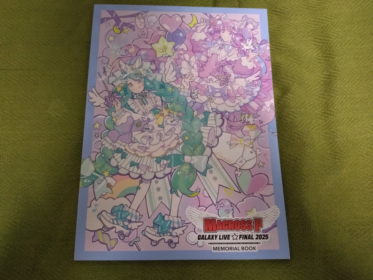 0121_transam's tweet image. ギャラクシーライブのメモリアルブックがやっと届いたよ
最初5000円にしては薄くない？とか思ったけど中のインタビューが凄いボリューム