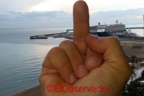 _ElObservador_'s tweet photo. IMÁGENES. Publican la primera imagen del proyecto de David  Chipperfield para el rascacielos del Puerto de Málaga y, como era de  esperar, es una mierda (lenguaje técnico), provocando el cachondeo en  las redes sociales con el edificio
Foto con pie
https://t.co/05Vh2nFnqj https://t.co/NHRVMQm1Uh