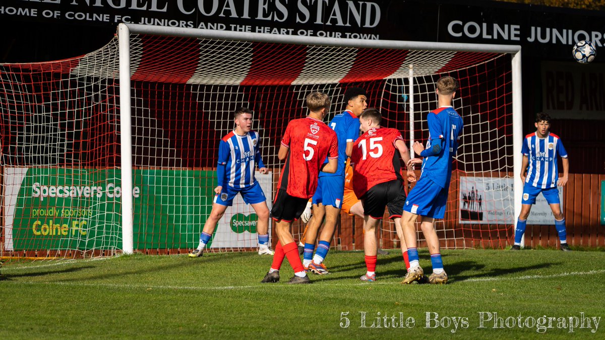 Colne_FC's tweet image. 👀 Did you spot our new sponsor? You should’ve gone to @Specsavers Colne! 😆

Huge welcome to the team and thanks for your support! 👓❤️

#ColneFC #SpecsaversColne #SeeTheDifference #UpTheReds