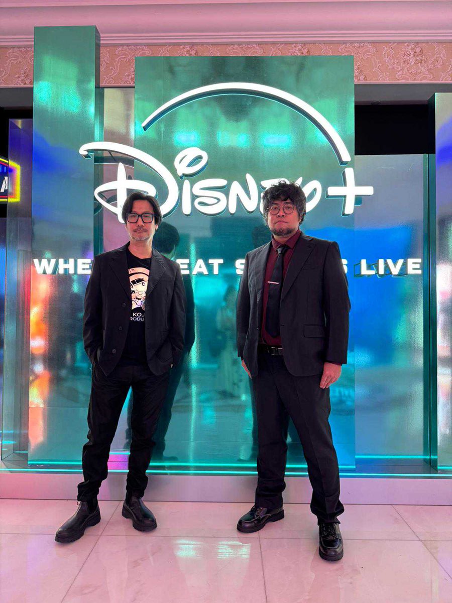KojiPro2015_EN's tweet photo. 📸 From the Hong Kong presentation
Hideo Kojima &amp; Takayuki Sano👍 https://t.co/n0bRKI33Hq