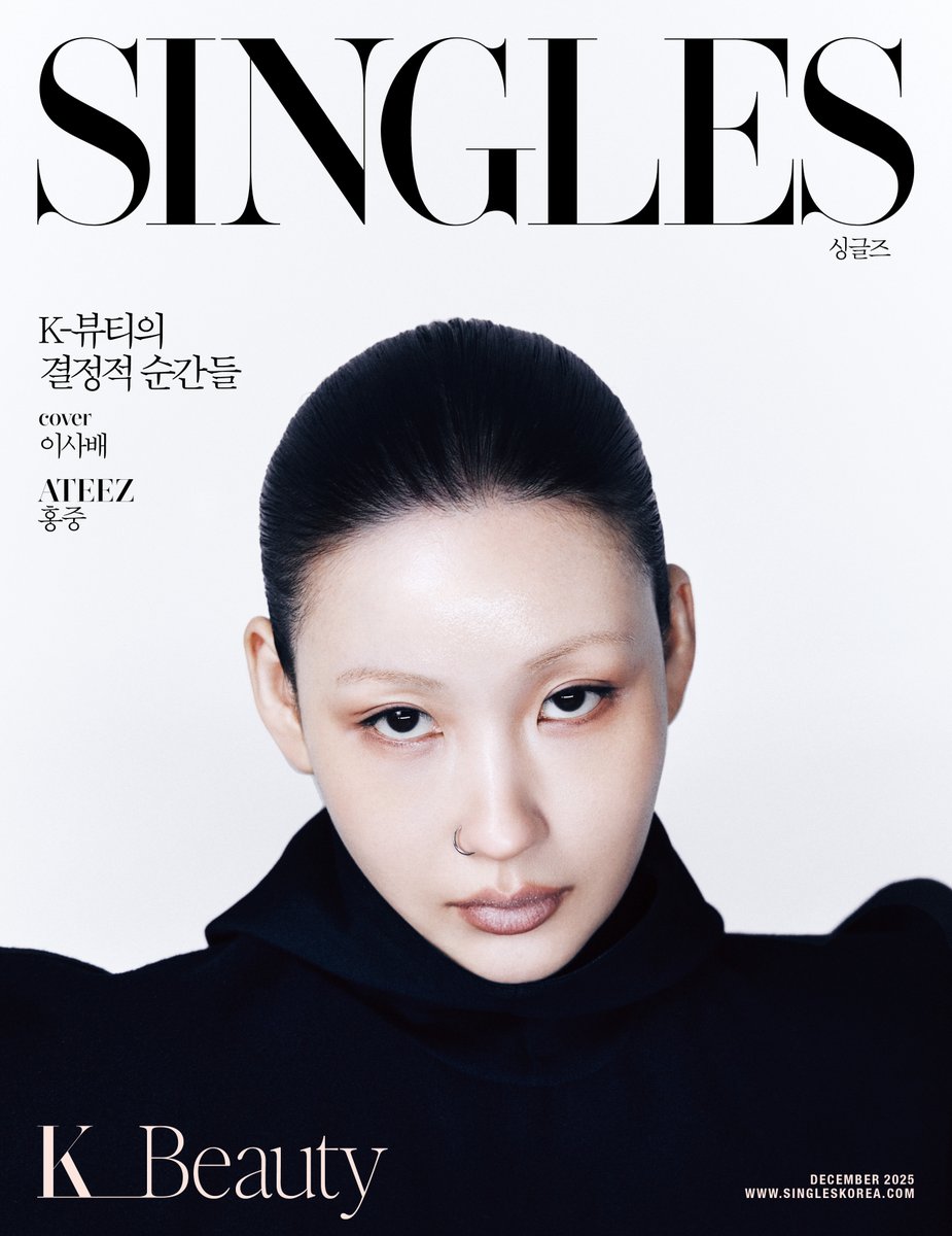 singlesmania's tweet image. #SINGLES_COVER #DecemberIssue

K-뷰티 스페셜로 채워진 &amp;lt;싱글즈&amp;gt; 12월호 커버 주인공은 대체 불가한 뷰티 크리에이터이자 메이크업 아티스트, #이사배 입니다. 

아티스트 이사배, 아이돌, 젠더리스, Y3K까지. 뷰티 아이콘의 다채로운 얼굴을 화보에 담아냈는데요. 

화제의 예능 &amp;lt;저스트