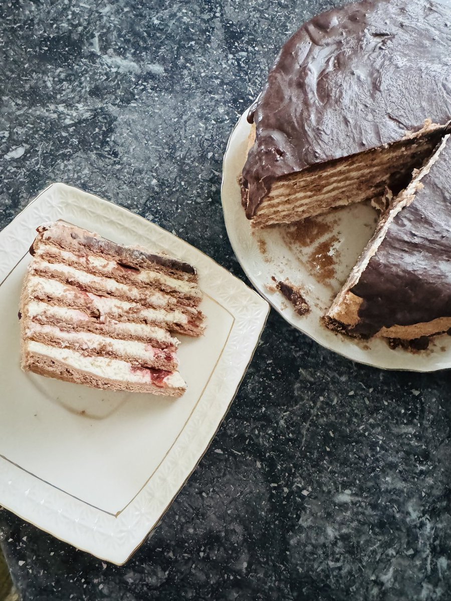 MasaZ89670's tweet image. Домашний торт «Спартак» — мой сладкий подвиг 🍫
Слои какао, нежный крем и щепотка любви.
Иногда самые вкусные десерты — это те, что сделаны своими руками. 💛

#тортспартак #домашняявыпечка #вкусдома #homemadecake