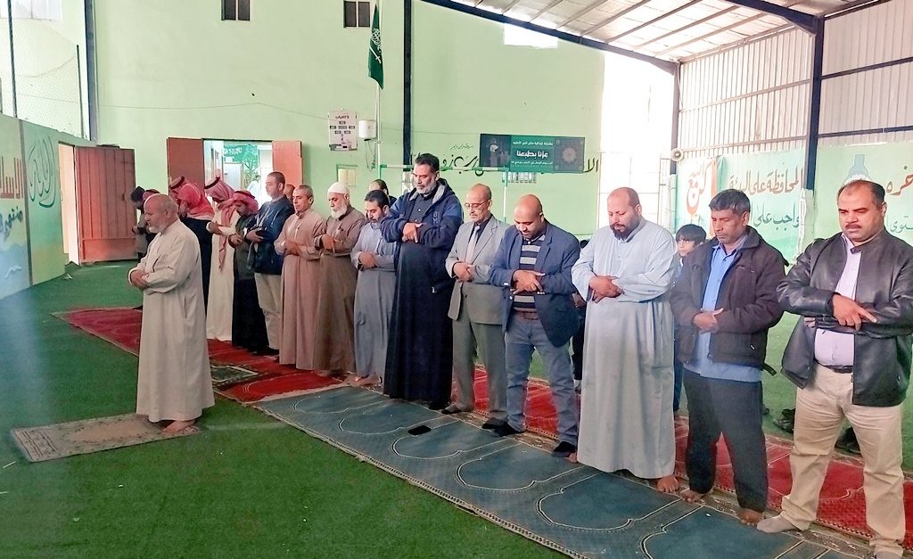 msmh222's tweet photo. تأسياً بسنة نبينا محمد صلى الله عليه وسلم بإقامة صلاة الاستسقاء، وإنفاذاً لتوجيه #خادم_الحرمين_الشريفين "حفظه الله ورعاه"، أدى طلاب #ابتدائية_منابر_الخير_الأهلية  
 صباح اليوم صلاة الاستسقاء مع معلميهم في المدرسة 
@MOE_JOF 
#تعليم_الجوف https://t.co/ZgBtyDHqY7