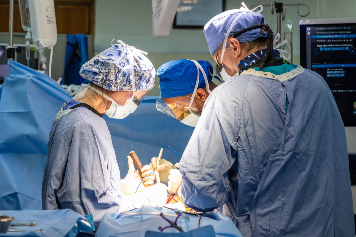 CUREethiopia's tweet photo. @CUREethiopia hosted visiting surgeon Dr. Victoria, who returned to perform spine surgeries on children with scoliosis
Joining her were Orthofix representatives Schrynel and Thabo, who supported our team in using the 7D Navigation System — the first of its kind in Ethiopia! https://t.co/PtPdrkHjVq