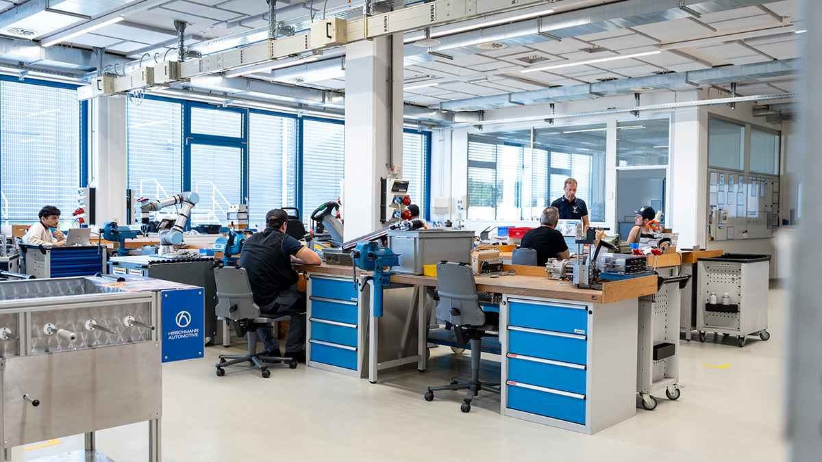 _PLATZHIRSCH_'s tweet image. Let’s take a closer look at our headquarters: Rankweil, Austria.

Since its foundation 66 years ago, in 1959, we set the pace for progress in the automotive industry from our headquarters in the idyllic Federal State of Vorarlberg.

#HQ #International #AutomotiveIndustry