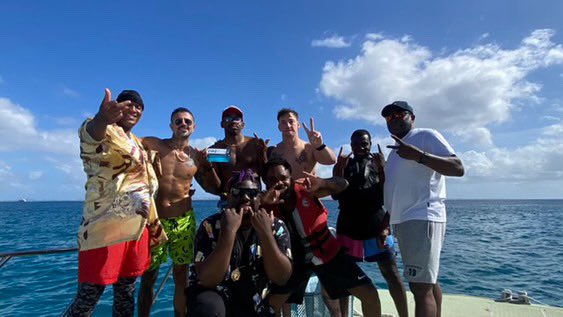 “I take flight at the beach, it was plain to see”- Daylyt 

Big shout out to @sandcastle_oki. Ending the summer right! 😎