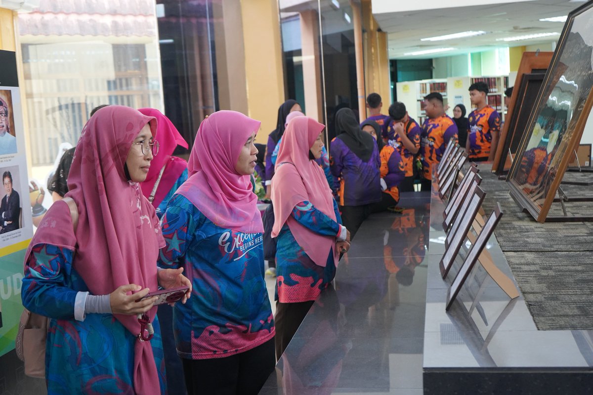 UniSZA_library's tweet image. Lawatan dari SMK Seri Pinang, Johor.

Tarikh: 06 November 2025 (Khamis)
Masa: 3.00 petang
Peserta: 72 orang pelajar dan 8 orang guru pengiring

#UniSZA
#perpustakaanalwathiqubillah
#uniszapastitahu
#IlmuDemiFaedahInsan
#ProudlyUniSZA
#lawatankepwbunisza