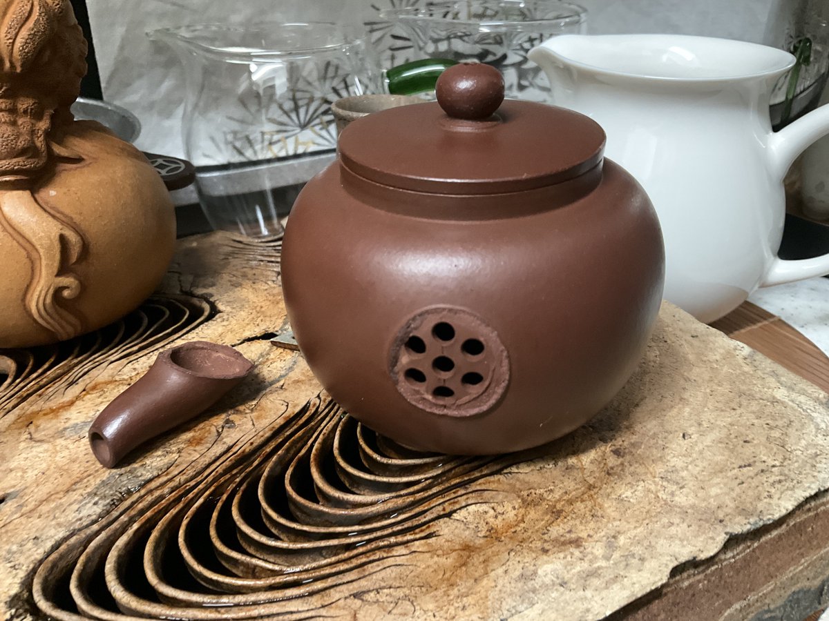 珍品◇蔵から謎の美しいシルエットの赤い壺、壷が出て来ました、水差し