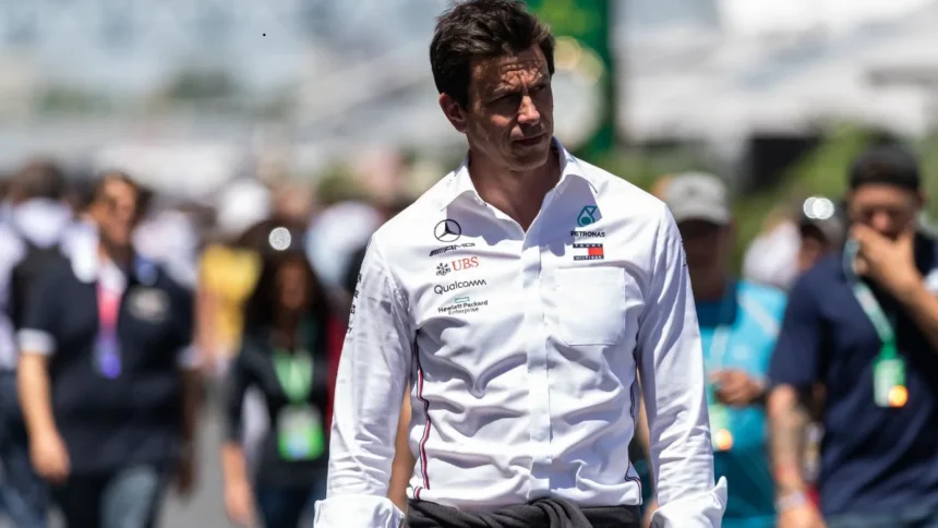 SportsDigestINT's tweet photo. Toto Wolff To Sell Mercedes Stake Valued At £4.6bn
Full story👉https://t.co/94pT87li1O
#F1 #Formula1 #TotoWolff #MercedesF1 #F1News #MotorsportBusiness #F1Updates #RacingNews #MercedesAMGF1 #F1BillionDeal https://t.co/4vOy0qY77R
