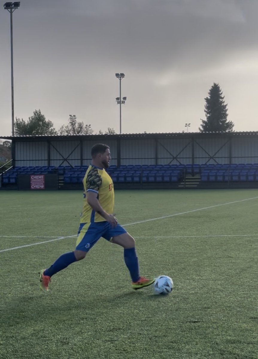 Happy birthday to our 35’s rock of a centre back Lee Pates have a good one mate 🥳🍻, 40’s football next season 😜⚽️💙