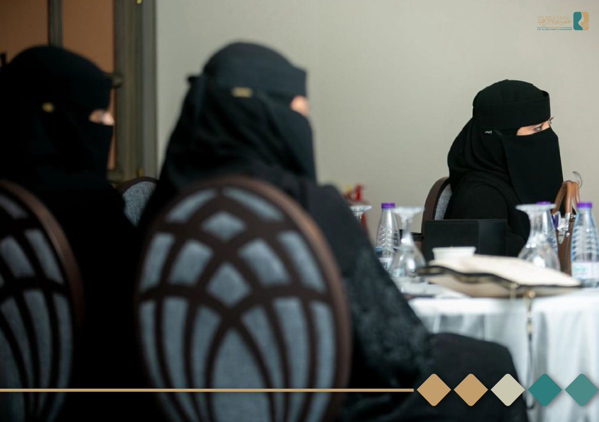 تم إلحاق موظفة #جمعية_فتاة_الأحساء بالمعسكر المهني الذي نظمته جمعية مسار <a href="/MasarCommunity/">جمعية مسار لتنمية الشباب</a>، بهدف تطوير المهارات في المواجهة الإعلامية وصناعة المحتوى الرقمي، واكتساب خبرات نوعية تعزز العمل الإعلامي بالجمعية. 

كل الشكر لـ جمعية مسار على هذا البرنامج الملهم وفرصة التطوير المميزة