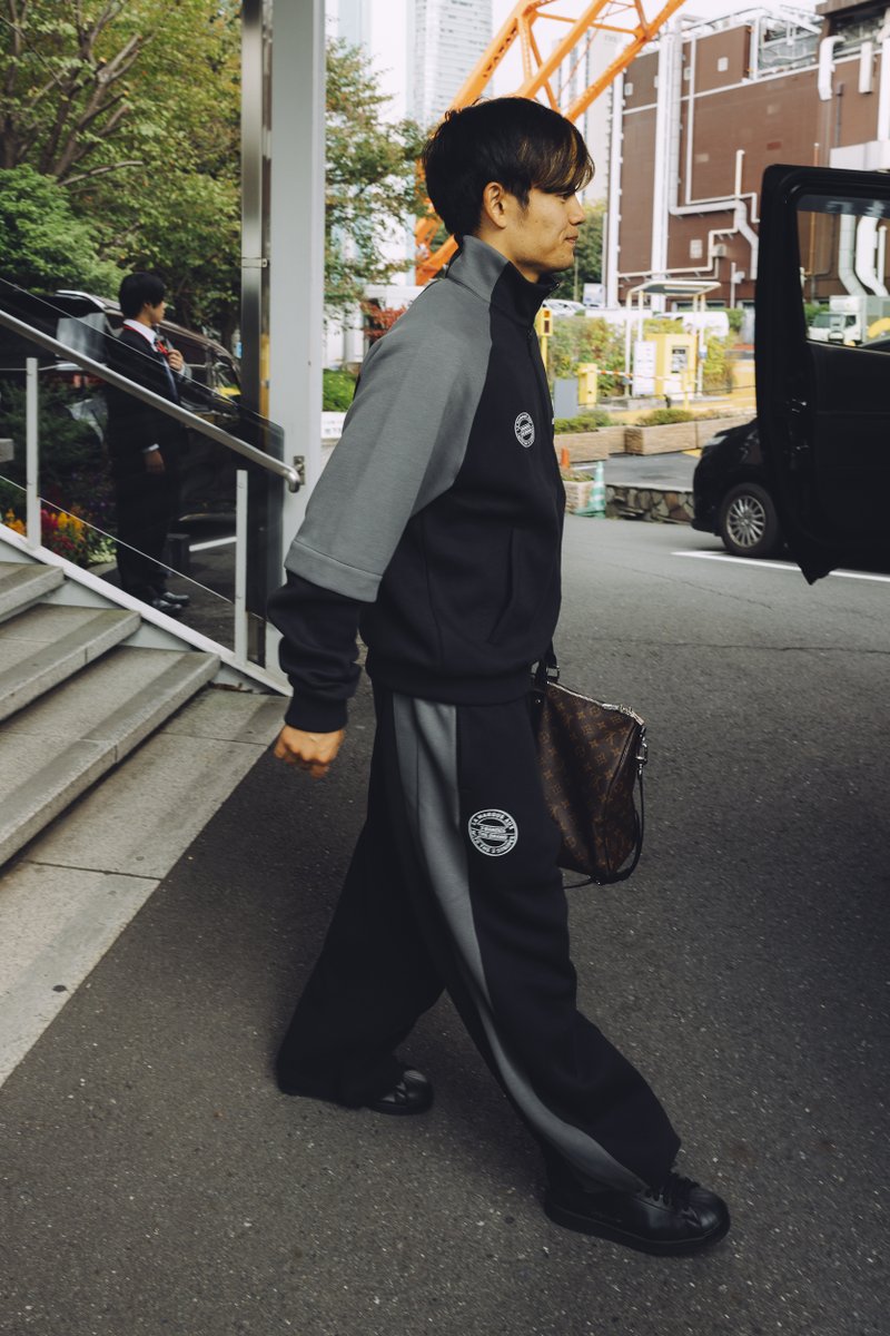 スナップ】 名前: 久保建英⁠ トップス: NEIGHBORHOOD x Y-3⁠ ボトムス