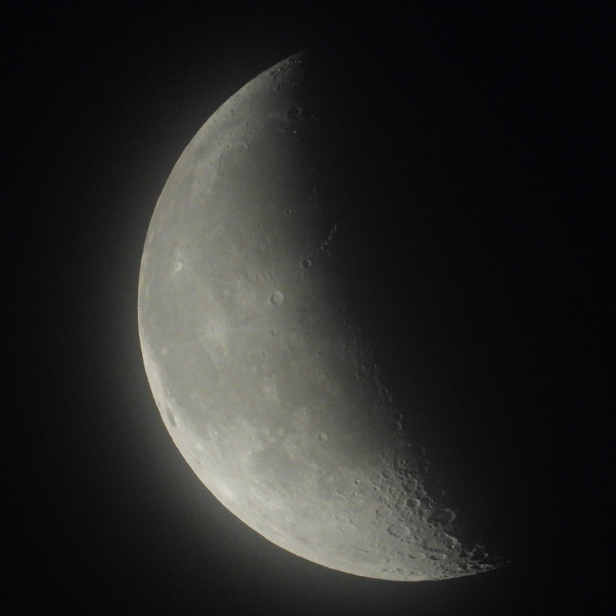 FunkyAppleTree's tweet image. Good Mooning! 39% illuminated 🌘@StormHour @ThePhotoHour #London