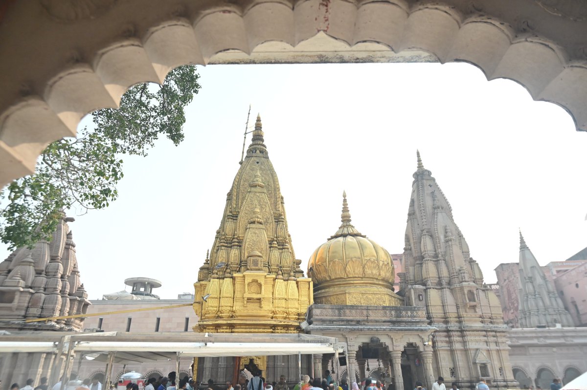 ShriVishwanath's tweet image. ।।श्री काशीविश्वनाथो विजयतेतराम।।

#banaras #kashivishwanath #harharmahadevॐ #shivbhakt