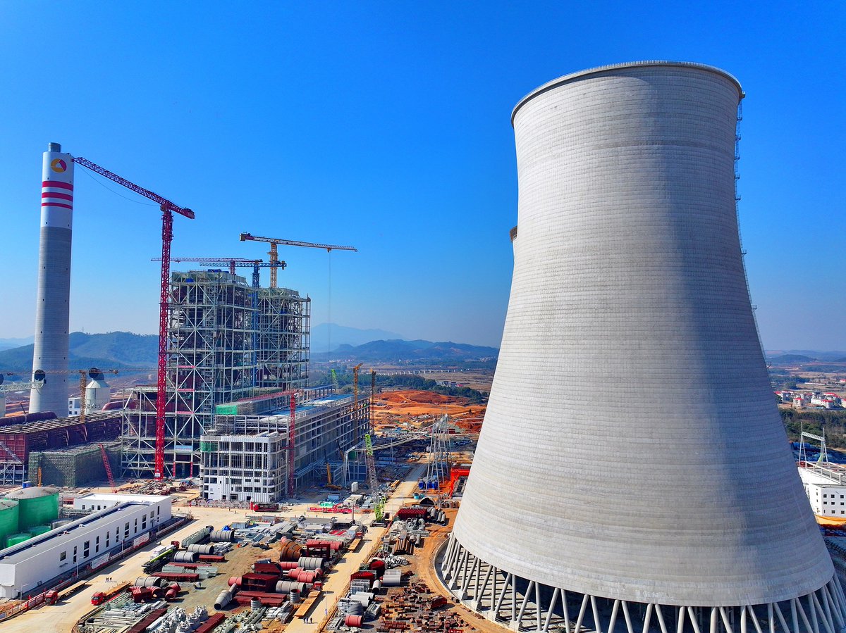 Frontlinestory's tweet image. #FrontlineFocus: China&apos;s cleaner &amp;amp; more efficient use of fossil energy

As #China accelerates its #renewable expansion, it&apos;s also making #fossilfuels cleaner and more efficient, cutting #carbon emissions while safeguarding energy security.

⚡ Key Progress
🔹#Fossil fuel share…