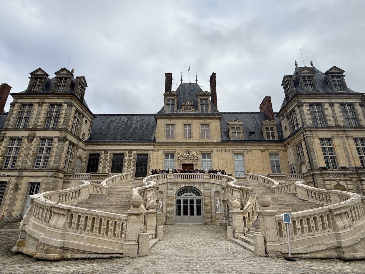 isabelleleitet1's tweet photo. Une journée d’intégration royale pour nos #assistants de #langue de l’#academie de #Créteil qui ont été transporté à la Renaissance : danses en cortège, jeu de paume et visite guidée sur les traces de François I. Un grand merci à tous ceux qui ont rendu cette journée possible. https://t.co/ofMlIbg5gm