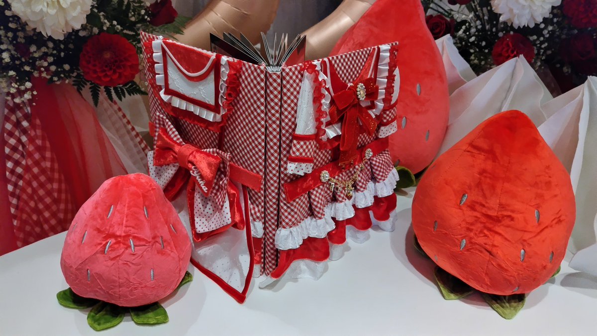 本日の #浅井裕華生誕祭2025 のディスプレイとなります🍰